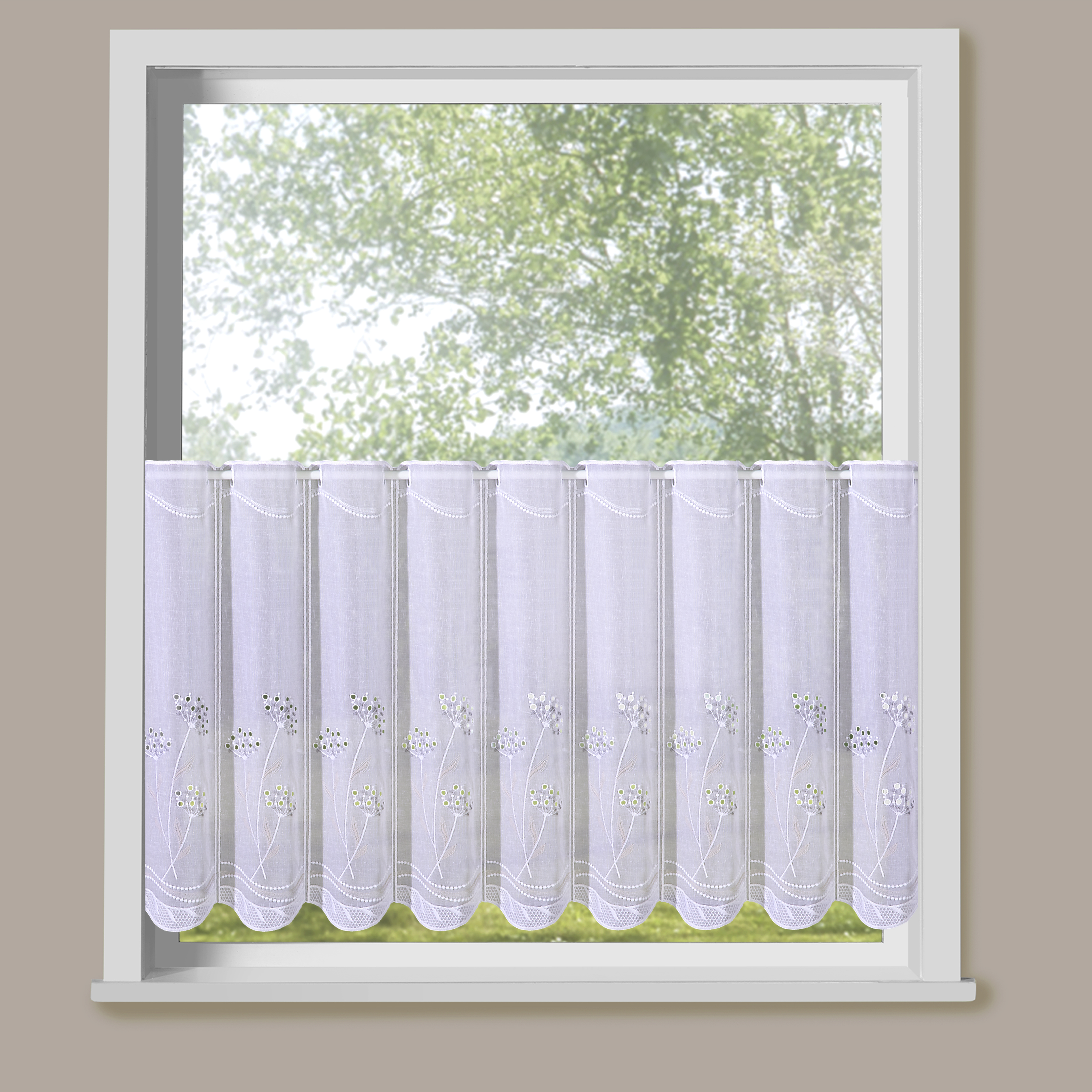 Fertigpanneaux Nola – Bestickte Scheibengardine mit Blütenmotiven und gewelltem Abschluss